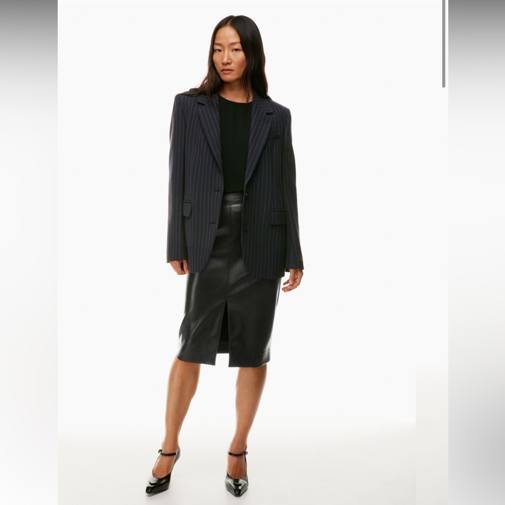 NWT - Aritzia - Wilfred - Pegu Skirt - Size 12 - Black - Vegan Leather